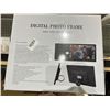 Image 3 : Digital photo frame with remote control