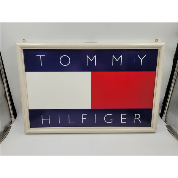 Tommy Hilfiger Sign