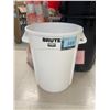 Image 1 : POUBELLE 32g RUBBERMAID BRUTE BLANC