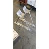Image 1 : 2 METAL STANDS