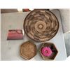 Image 3 : LOT OF WICKER CENTER PIECES