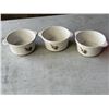 Image 3 : 4 VINTAGE CASSEROLE DISHES AND GLASS LIDDED ANCHOR HOCKING DISH
