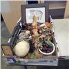 Image 1 : TRAY OF COLLECTIBLES