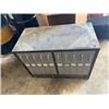 Image 1 : metal cabinet