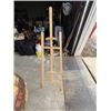 Image 1 : easel