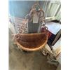 Image 1 : hanging basket