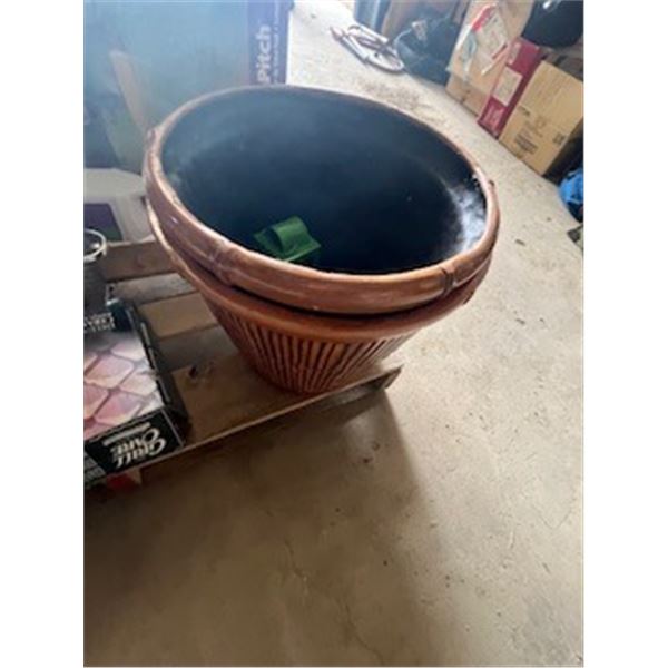 2- flower pots