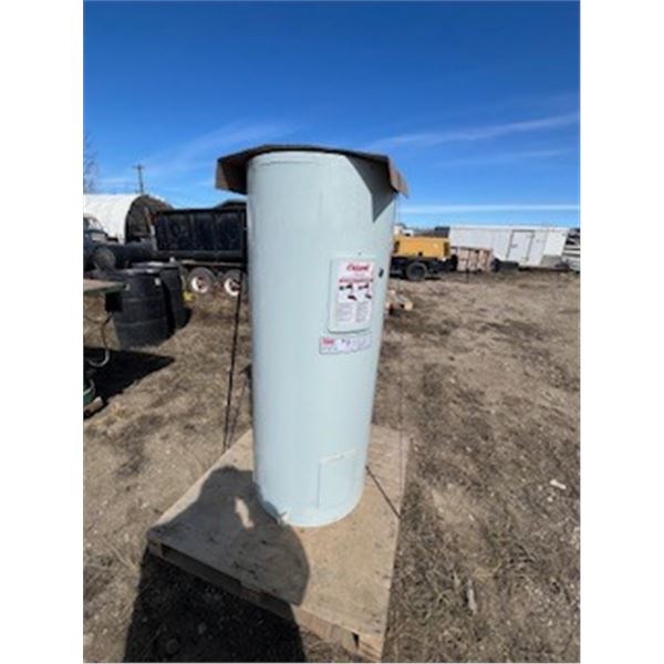 Hot water tank