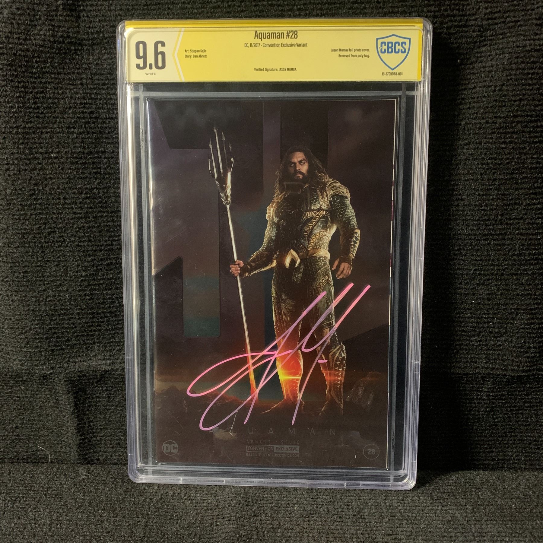 CBCS 9.6 Aquaman 28 Jason Momoa Sig