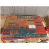 Image 1 : Superior All Metal Service Station with Box