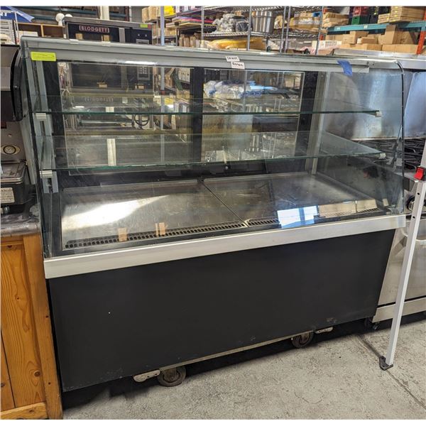 CANADIAN DISPLAY SYSTEMS 58" CURVED GLASS DISPLAY