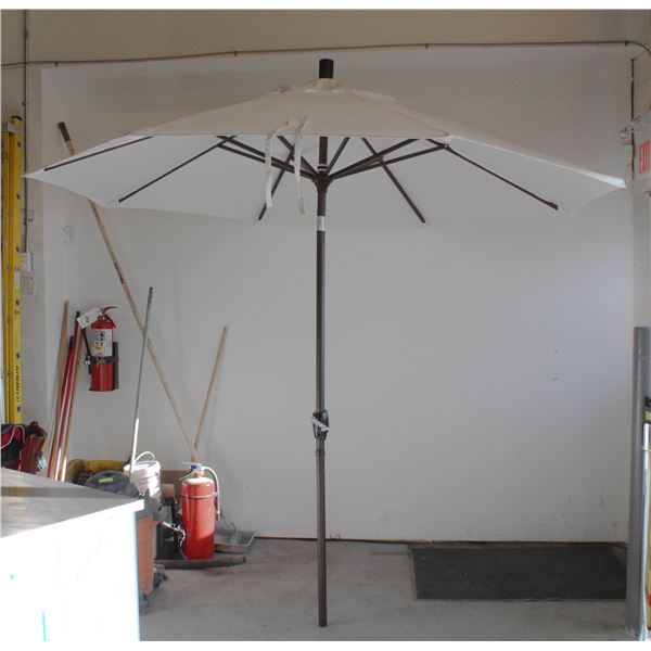 NEW UNPACKED 9' CALIFORNIA MARKET UMBRELLA