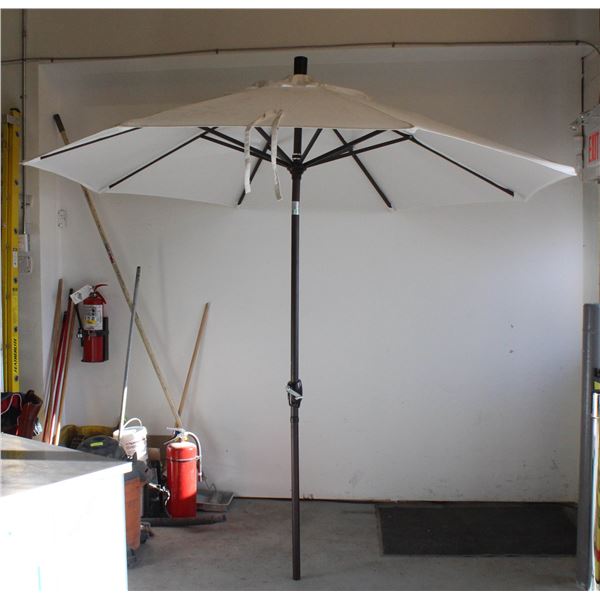 NEW UNPACKED 9' CALIFORNIA MARKET UMBRELLA