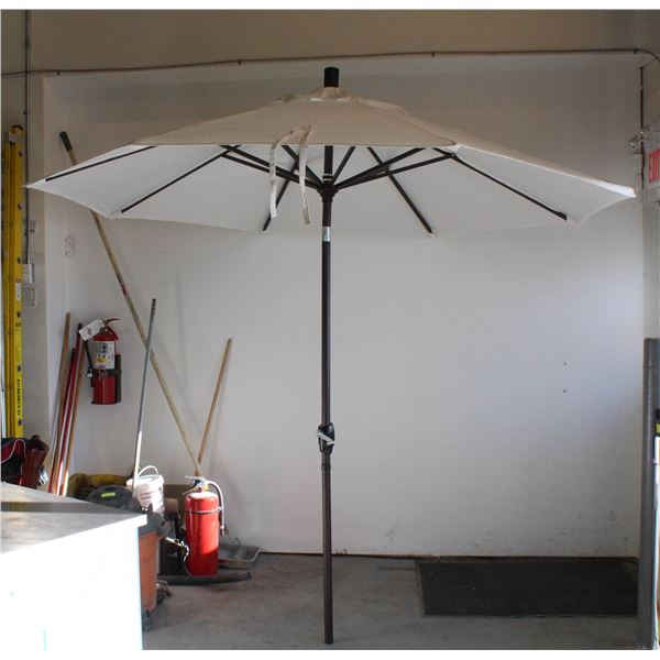 NEW UNPACKED 9' CALIFORNIA MARKET UMBRELLA