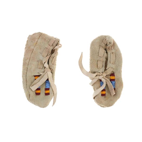 Apsáalooke Crow Beaded Hide Child's Mocassins