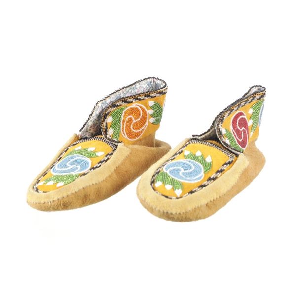 Mid 20th C. First Nations Beaded Men's Moccasins