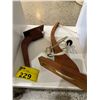 Image 1 : 2 WALL HANGING FIXTURES