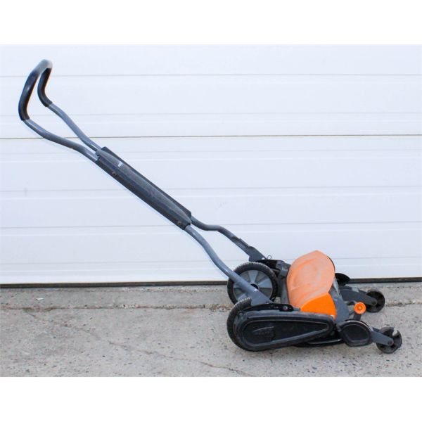 FISKARS MANUAL BLADE PUSH MOWER