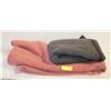 Image 1 : VINTAGE WOOL BLANKETS PINK & GREY TOGETHER FULL SI