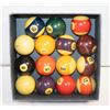 Image 1 : VINTAGE POOL BALLS