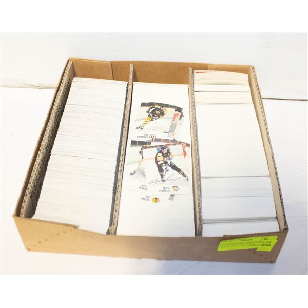 LOT OF UNSEARCHED HOCKEY CARDS INCLUDES FLEER,