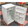 Image 2 : MASTER CHEF WHITE BAR FRIDGE & FREEZER