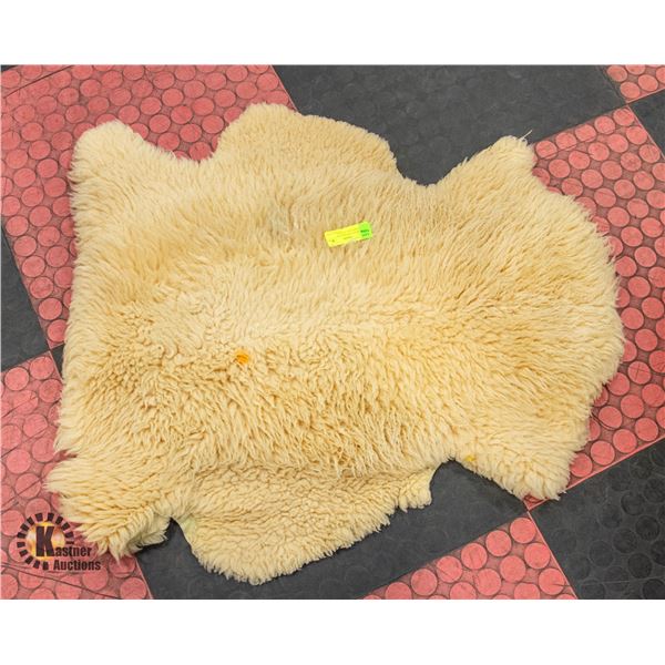 AUTHENTIC AUSTRALIAN SHEEPSKIN RUG APPROX