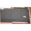 Image 1 : LOT OF 9 OXFORD ELITE MATS 35" X 18" IN GREY/BLACK