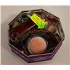 Image 1 : ESTATE VINTAGE SEWING ACCESSORIES TOGETHER-ESTATE
