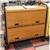 Image 1 : 2 DOOR LOCKING FILE CART WITH KEYS ON