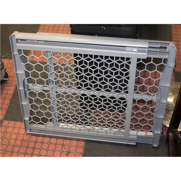 EXPANDABLE PET GATE