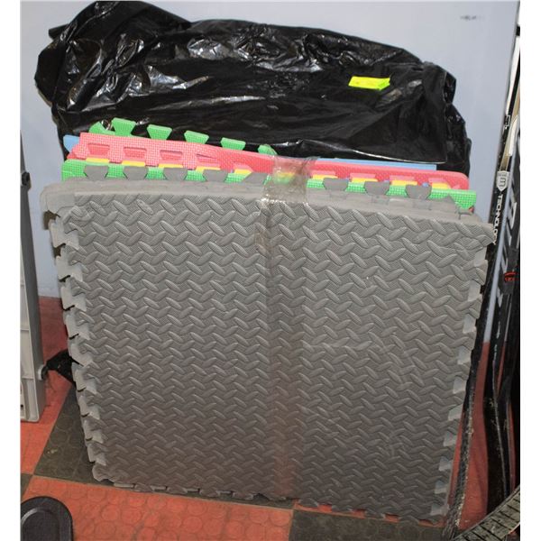 LOT OF PUZZLE MATS