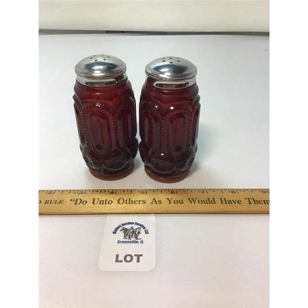 L E SMITH VINTAGE RUBY RED MOON & STARS SALT &