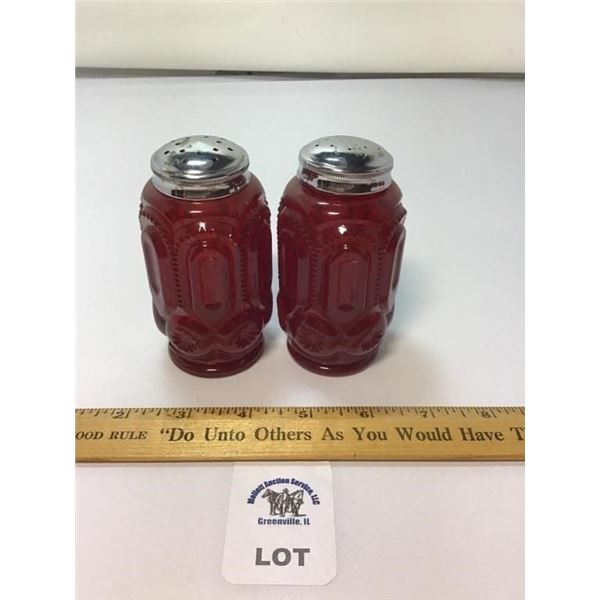 L E SMITH VINTAGE RUBY RED MOON & STARS SALT &