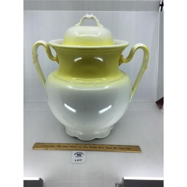 PORCELAIN VESSEL MADE BY QUEEN