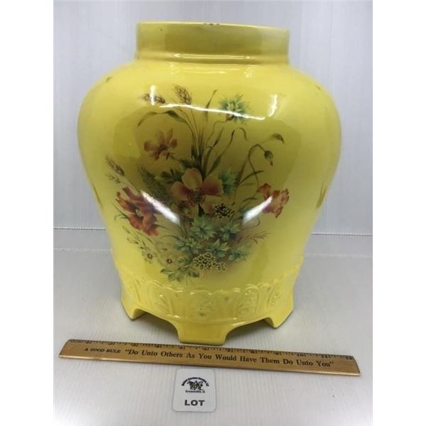 PORCELAIN VESSEL YELLOW NO LID