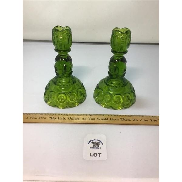L E SMITH VINTAGE MOON & STARS GREEN GLASS CANDLE