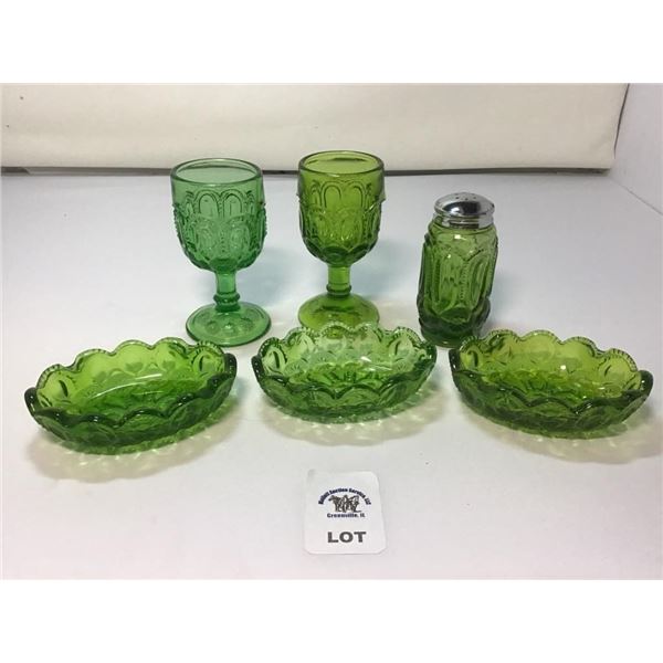 L E SMITH VINTAGE MOON & STARS GREEN GLASS