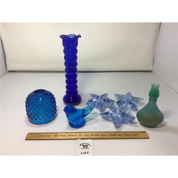 ASSORTMENT OF BLUE GLASSWARE PIECES