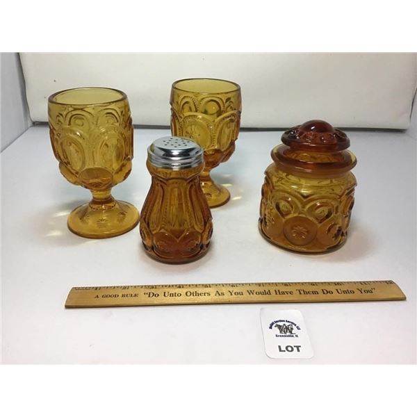 L E SMITH VINTAGE MOON & STARS AMBER GLASS