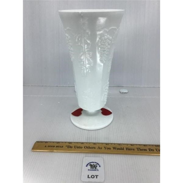 VINTAGE INDIANA GLASS LARGE MILK GLASS GRAPE