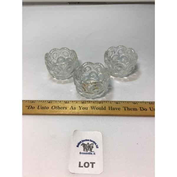 L E SMITH VINTAGE MOON & STARS CLEAR GLASS. SALT
