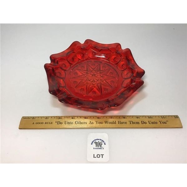 L E SMITH VINTAGE MOON & STARS RED GLASS ASHTRAY