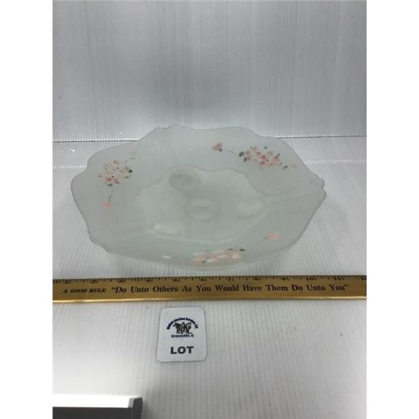 VINTAGE FROSTED FLORAL 3 TOED DEPRESSION CAKE