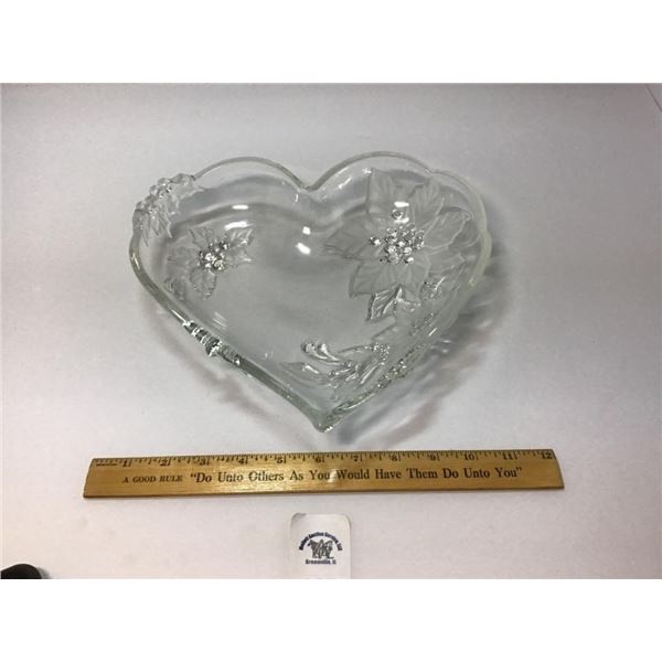 MIKASA CHRISTMAS BLOOM HEART DISH