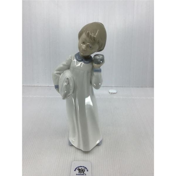 LLARDO NAO OFF TO BED PORCELAIN BOY FIGURINE