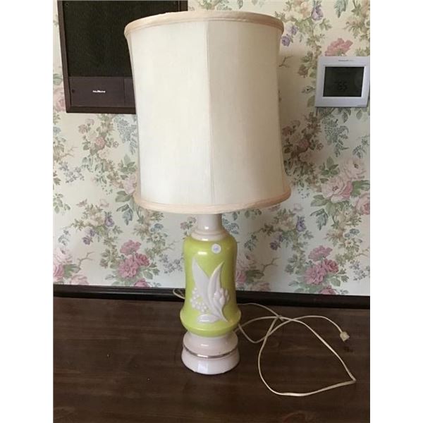 1940s era ALADDIN ALECITE GLASS LAMP W LILLY OF