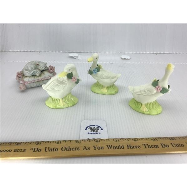 ENESCO FIGURINES-cat has base cracked