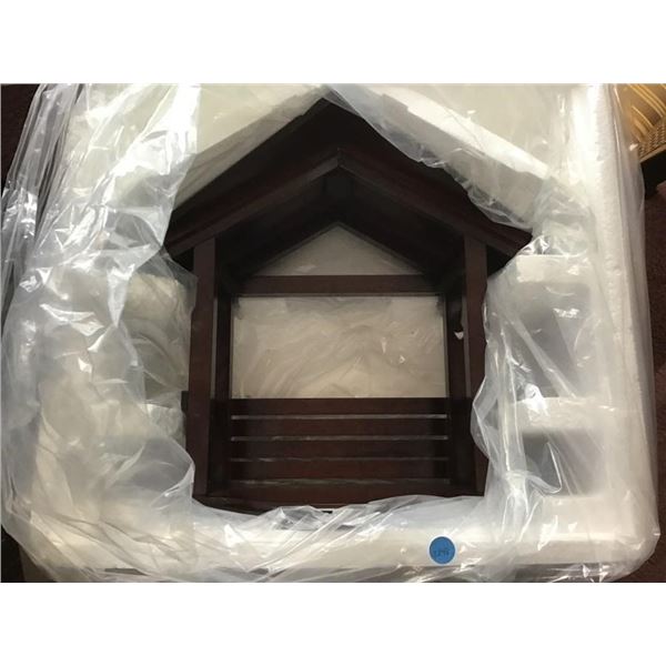 LENOX NATIVITY MANGER. NIB