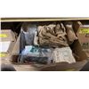 Image 5 : 6 LARGE BOXES OF ASSORTED COMMERCIAL KITCHEN TAKE-OUT ITEMS & TORK PAPER PRODUCTS